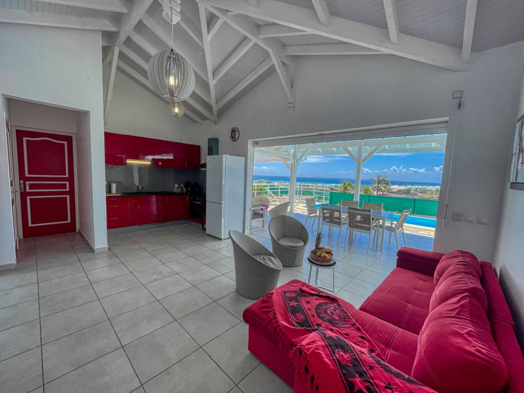 Location villa Rubis 2 chambres 4 personnes vue sur mer piscine à St François en Guadeloupe - salon cuisine